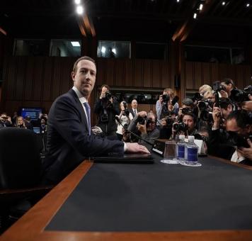 مؤسس فيسبوك مارك زوكربيرغ خلال جلسة استماع سابقة في الكونغرس