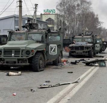 عربات روسية مدمرة في أوكرانيا