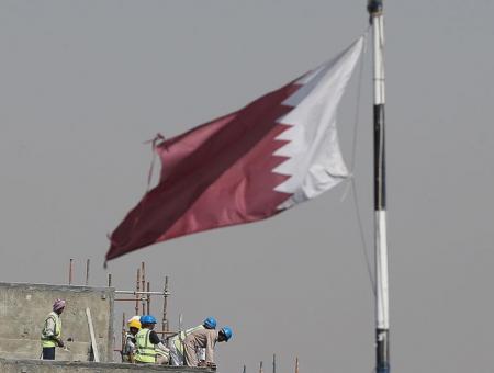 عمال ضمن أحد المشاريع في دولة قطر