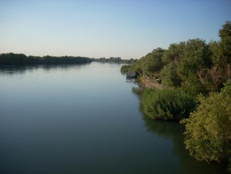 نهر الفرات في دير الزور