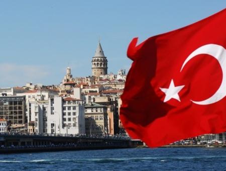 ملايين السياح يدخلون  تركيا بشكل دوري