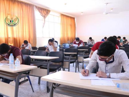 طلاب الطب في جامعة حلب الحرة