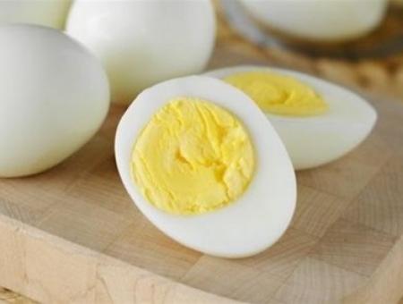 العلماء حذروا من المداومة على تناول صفار البيض