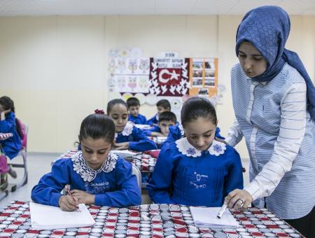 معلم سوري في المدارس التركية