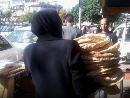 النظام يمنع دخول الطحين إلى الأحياء المحاصرة في درعا