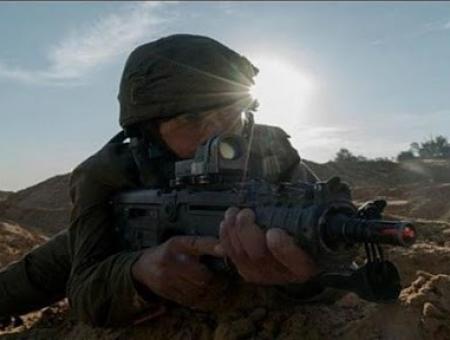 فلسطيني يُردي قناصًا إسرائيليًا شرق غزة