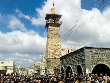 مظاهرات سابقة قرب المسجد العمري في درعا