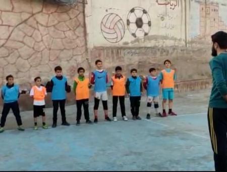 ليث الرشيد.. شاب يسعى لإحياء رياضة الكرة الطائرة بالشمال السوري
