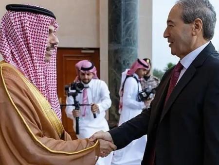 وزير الخارجية السعودي فيصل بن فرحان ونظيره السوري فيصل المقداد