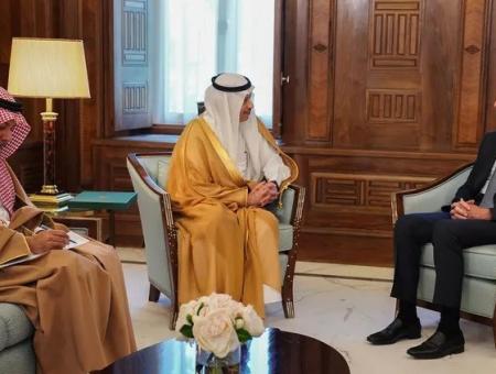 الأسد تسلم الدعوة من سفير السعودية لدى الأردن