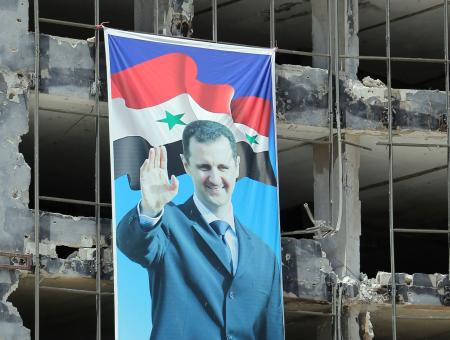 صورة بشار الأسد بين الدمار الذي أحدثته ميليشياته