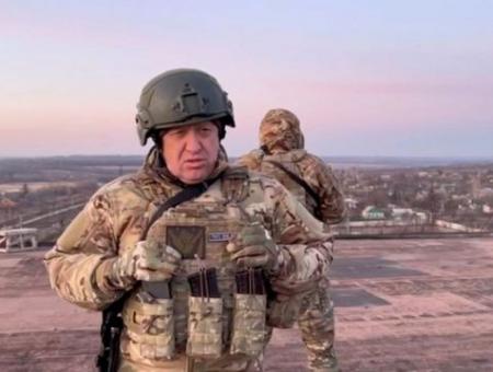 زعيم فاغنر يعلن انسحاب قواته من مدينة باخموت شرقي أوكرانيا.jpg