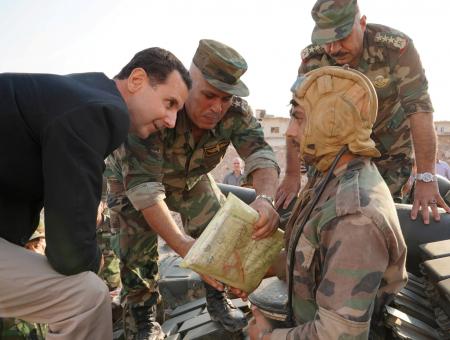 بشار الأسد مع جنوده