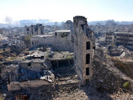 دمار في مدينة حلب بسبب قصف روسيا وميليشياتها