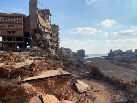 من آثار الدمار في مدينة درنة شمال شرق ليبيا
