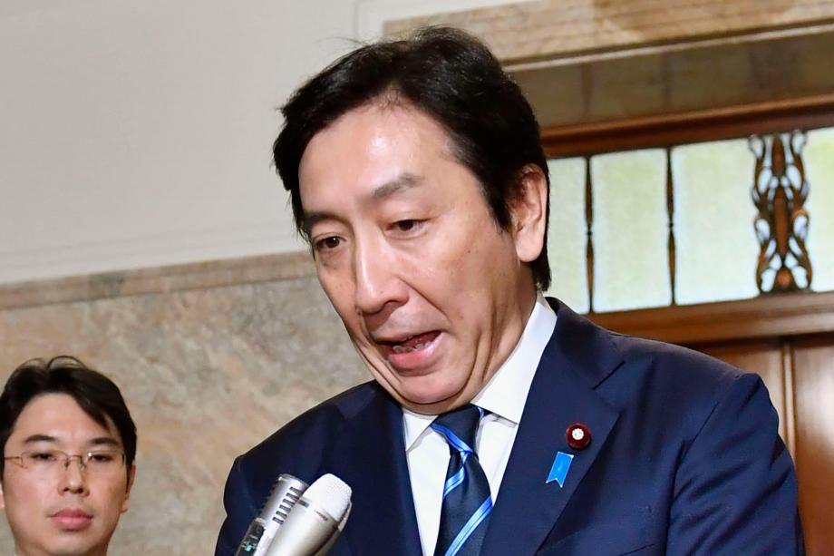 وزير التجارة الياباني إيشو سوغاوارا.jpg