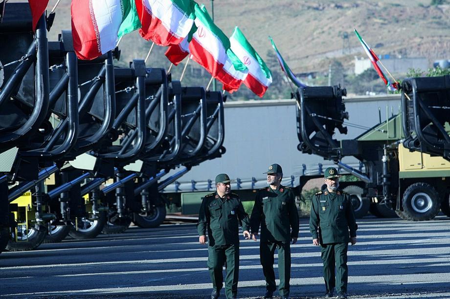 عرض عسكري إيراني