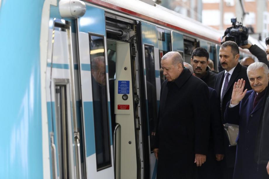 أردوغان خلال افتتاح مشروع قطار مؤخراً