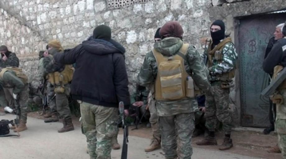 مجموعة من هيئة تحرير الشام خلال مداهمة في إدلب - أرشيف