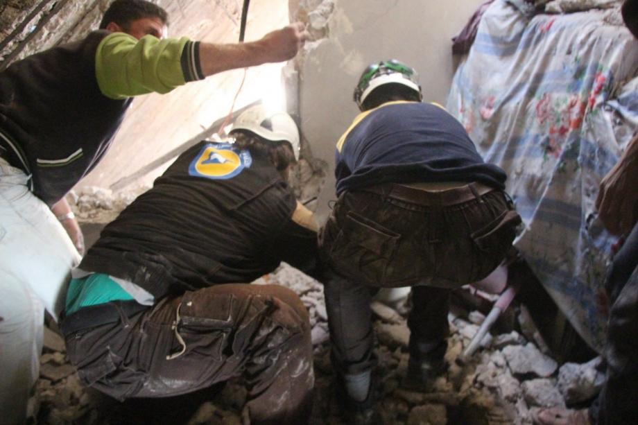 لحظة إسعاف الإصابة عقب قصف إدلب