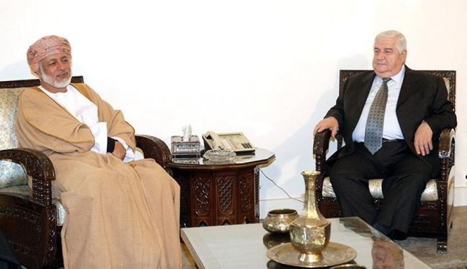 نائب رئيس مجلس الوزراء وزير خارجية الأسد وليد المعلم مع يوسف بن علوي الوزير المسؤول عن الشؤون الخارجية في سلطنة عمان.