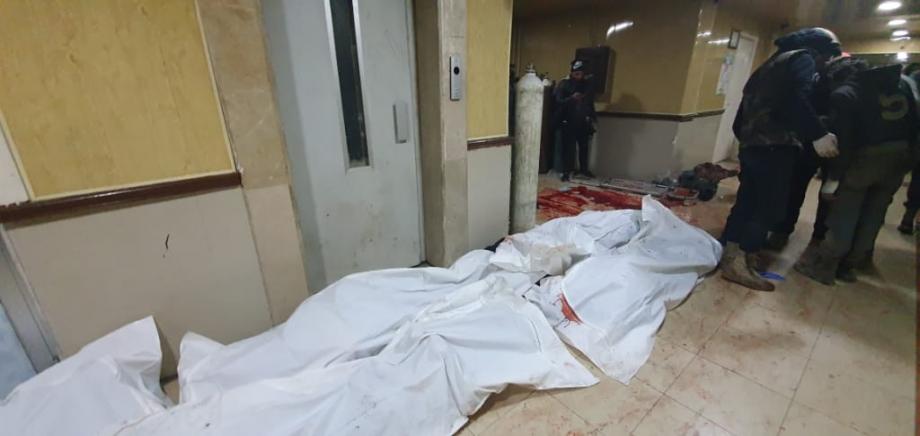 صور لجثث الشهداء نتيجة القصف الجوي في إدلب.