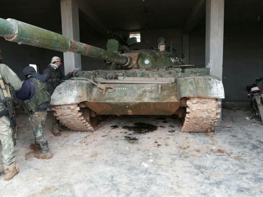 دبابة اغتنهما الثوار خلال معارك ريف إدلب الشرقي مؤخراً