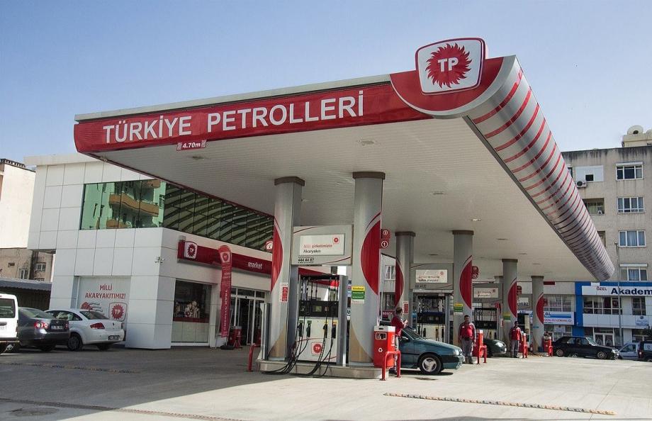 إحدى محطات تعبئة وبيع البترول في تركيا