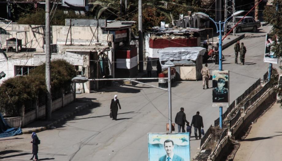 صورة أرشفية لأحد حواجز نظام الأسد في دمشق مؤخراً