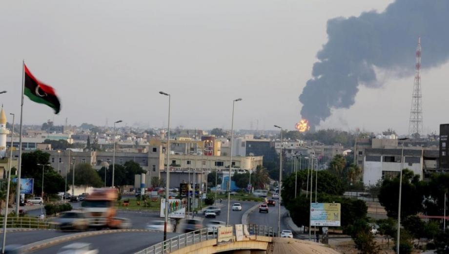 صورة أرشيفية لقصف طال مدينة طرابلس مؤخراً