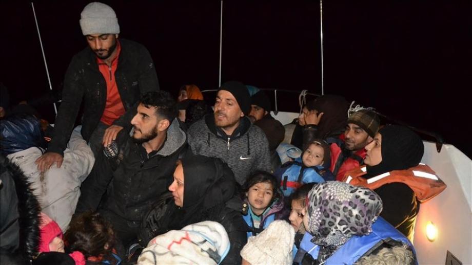 لاجئين على حدود اليونان