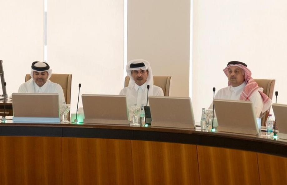 أمير قطر خلال ترؤسه الاجتماع