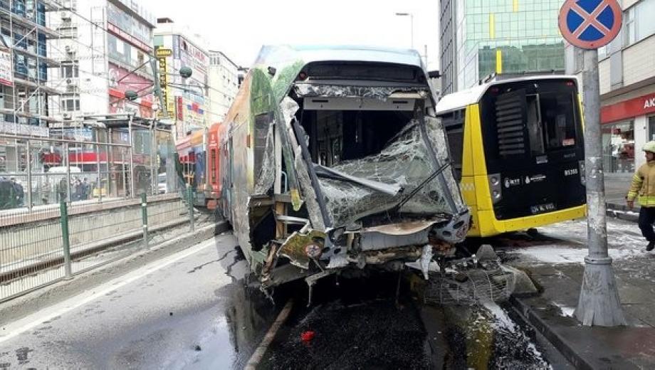 صورة الحدث في إسطنبول تصادم ترامفاي بحافلة