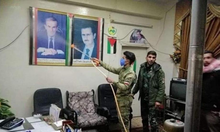 صورة لتعقيم صورة حافظ الأسد.