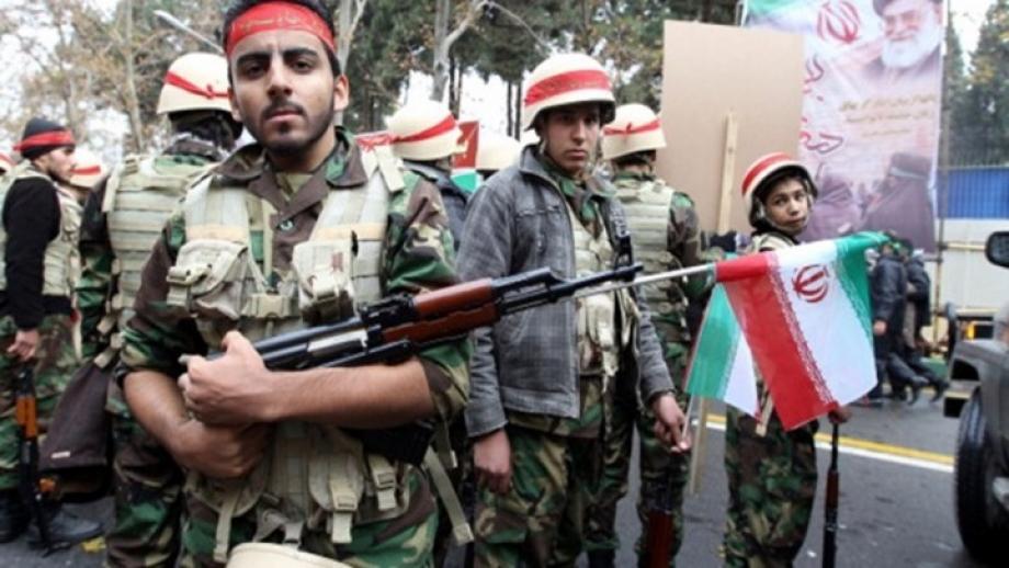 مجموعة عناصر من الميليشيات الإيرانية في سوريا.