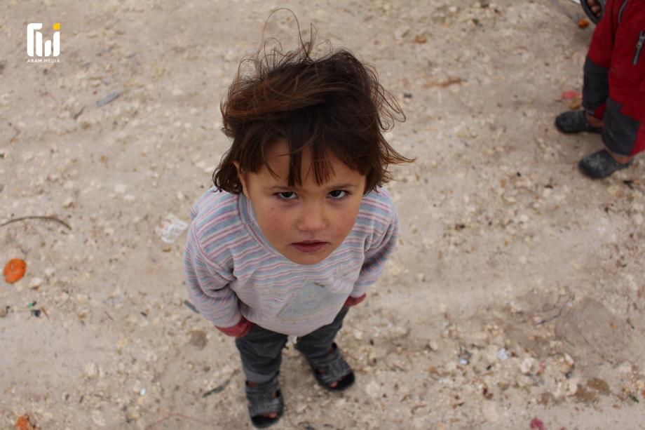 حال الأطفال في مخيمات ريف إدلب الشمالي - عدسة بسام الرحال