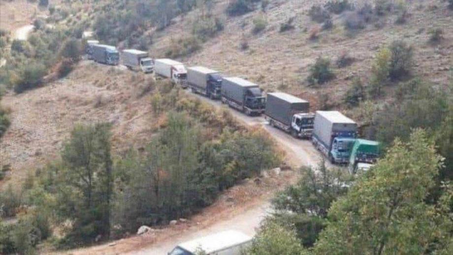 شاحنات نقل المواد الأساسية من لبنان إلى سوريا