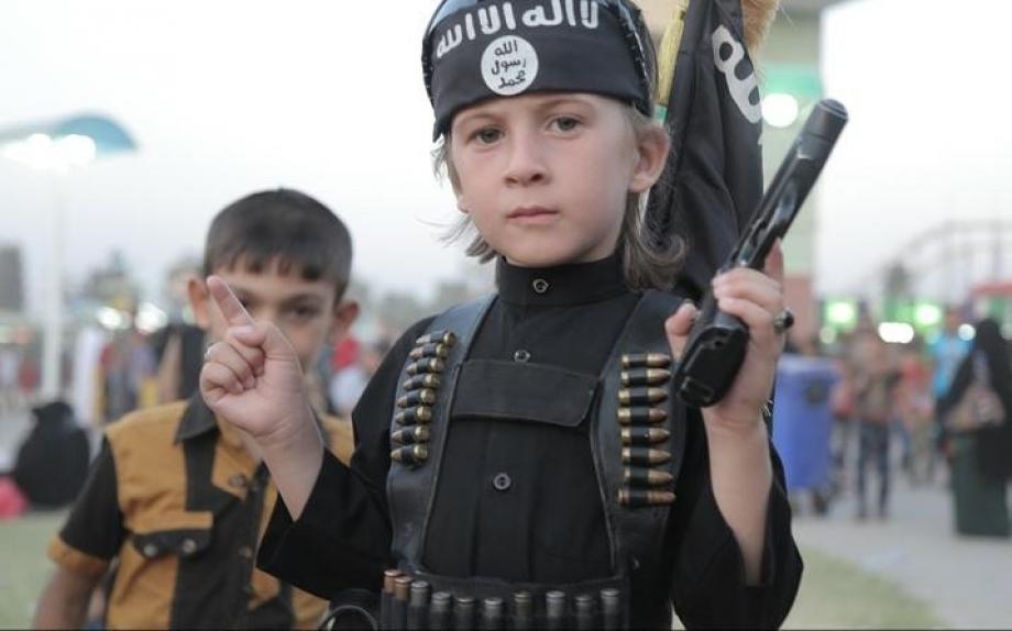 أحد أطفال مقاتلي تنظيم داعش