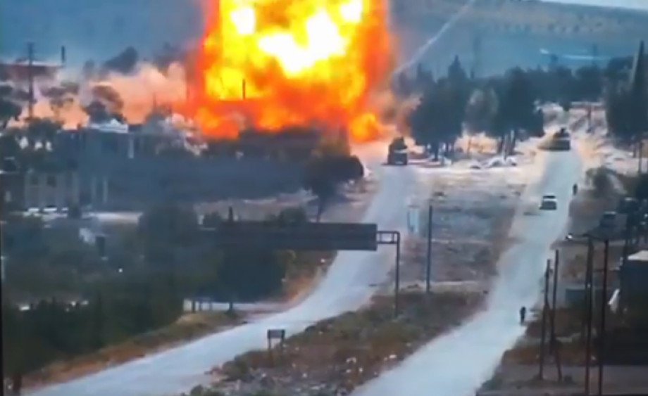 لحظة تفجير الدورية الروسية والتركية المشتركة في إدلب