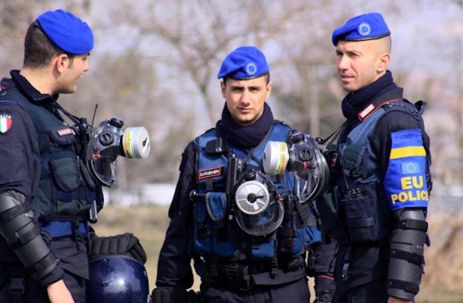 الشرطة الإيطالية.jpg