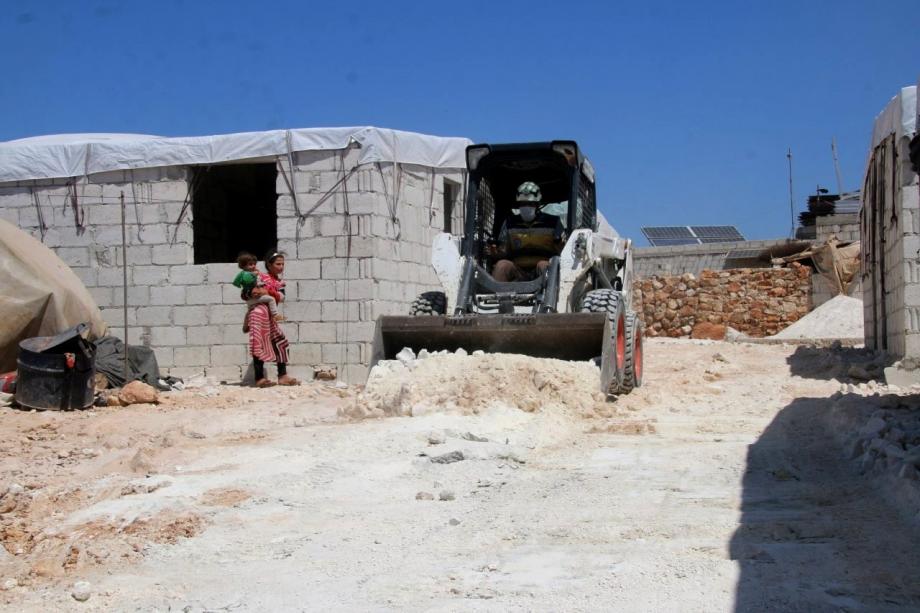 أعمال الدفاع المدني في مخيمات النازحين بريف إدلب