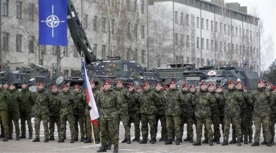 عرض عسكرية لقوات حلف "الناتو"