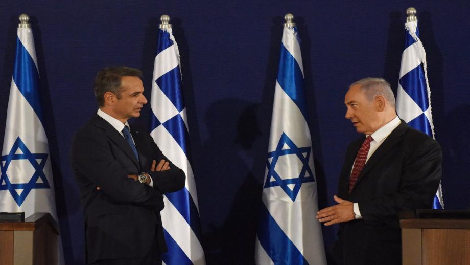 صورة أرشيفية للقاء بين رئيس الحكومة الإسرائيلية ونظيرة اليوناني