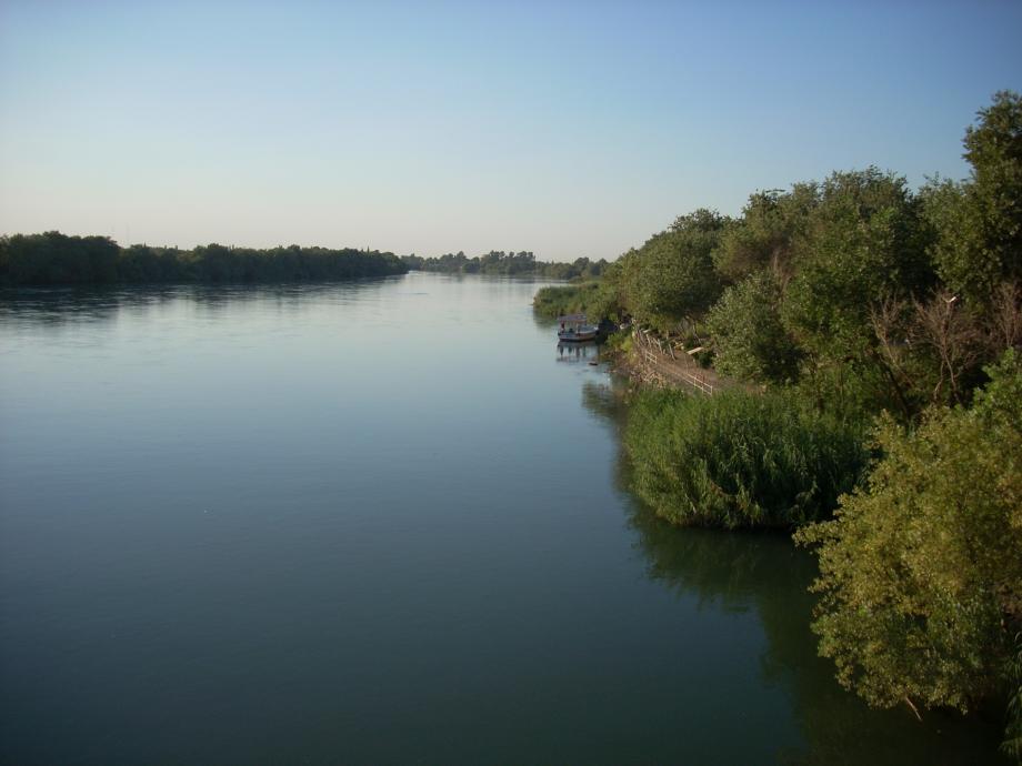 نهر الفرات في دير الزور