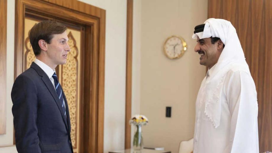 لقاء "كوشنير" بأمير قطر في الدوحة
