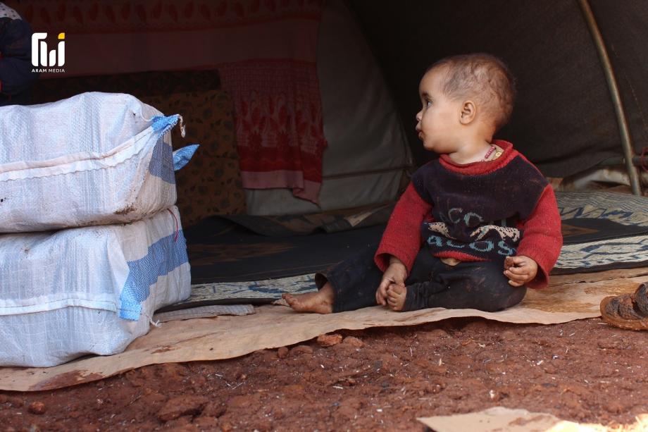 حال الأطفال في مخيمات ريف إدلب الشمالي - عدسة بسام الرحال