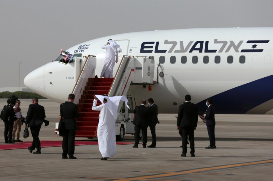طائرة إسرائيلية في مطار الإمارات