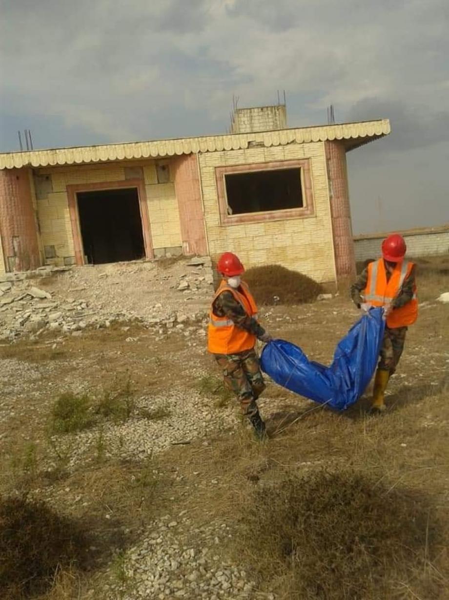 انتشال جثة المرأة في حمص