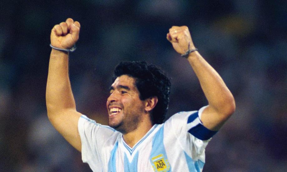 وفاة أسطورة كرة القدم اللاعب الأرجنتيني دييغو مارادونا شبكة آرام الإعلامية