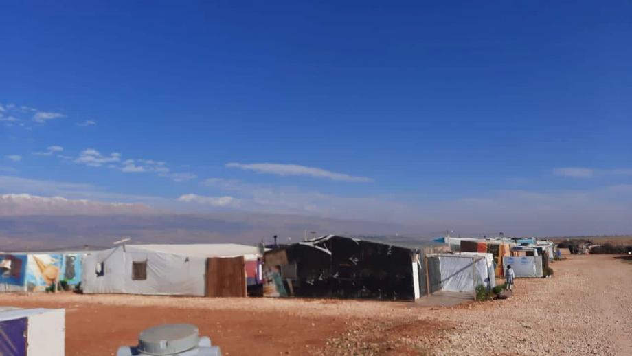 مخيم للسوريين في سهل مقنة - دير الأحمر بلبنان